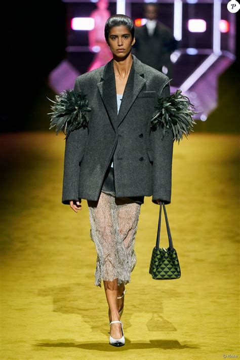 defile prada mechant